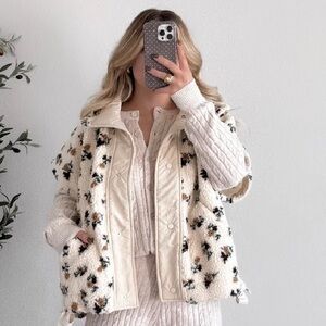 Cozy Floral Sherpa Jacket - Cream Floral